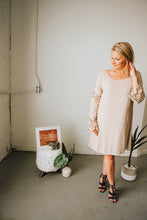 Load image into Gallery viewer, Peek of Lace