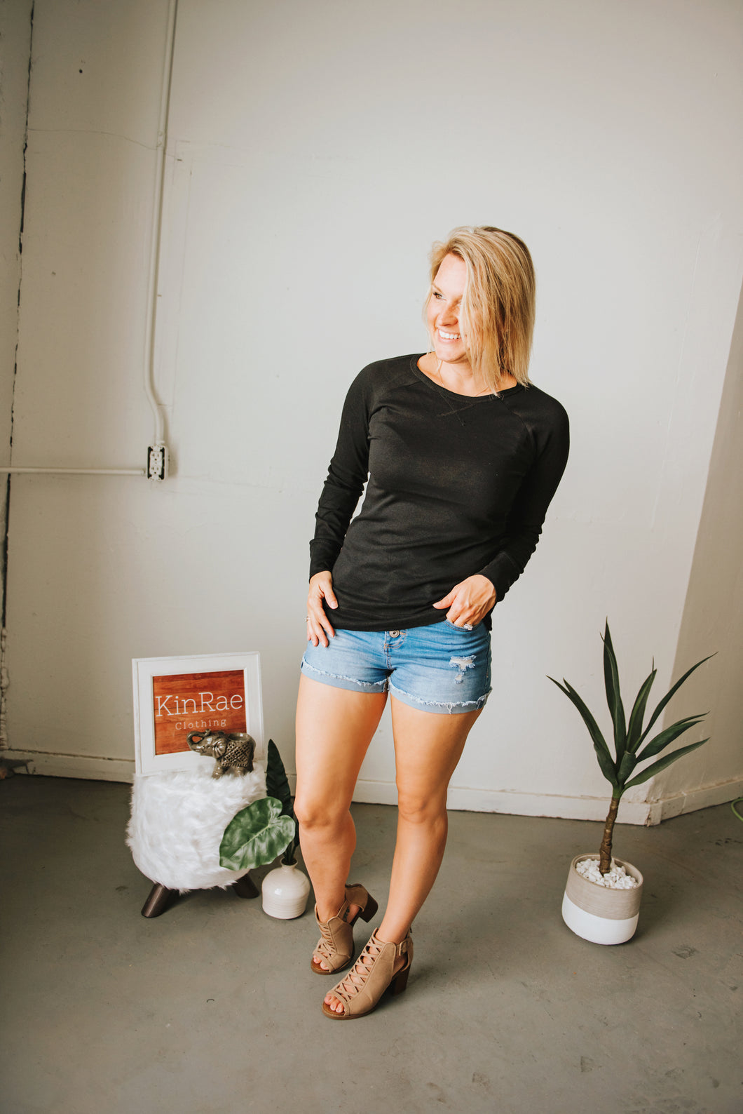 Criss Cross Sweater Black (more colors!)