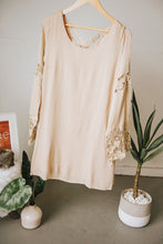 Load image into Gallery viewer, Peek of Lace